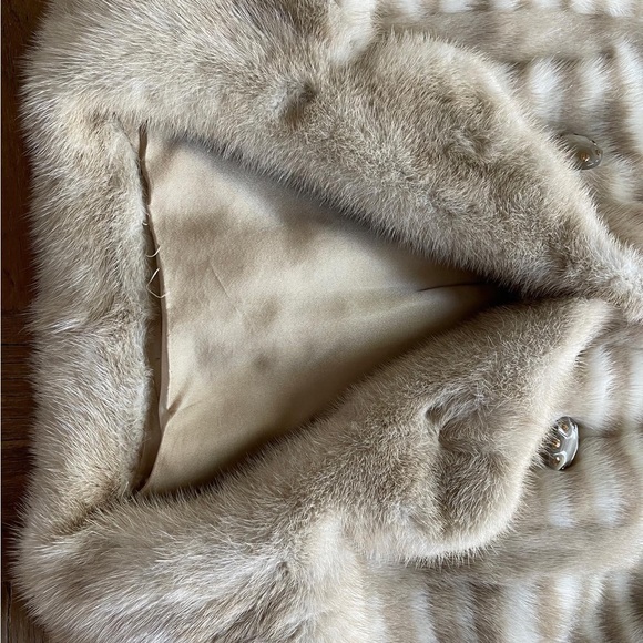 SOLD; Stunning Vintage Retro Mink Ladies Coat Size M. Buttons Set With Crystals - Picture 4 of 9